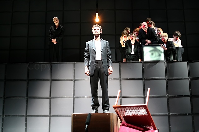 Wer einmal aus dem Blechnapf frist